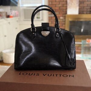 Louis Vuitton Black Patent Epi Pont-Neuf GM